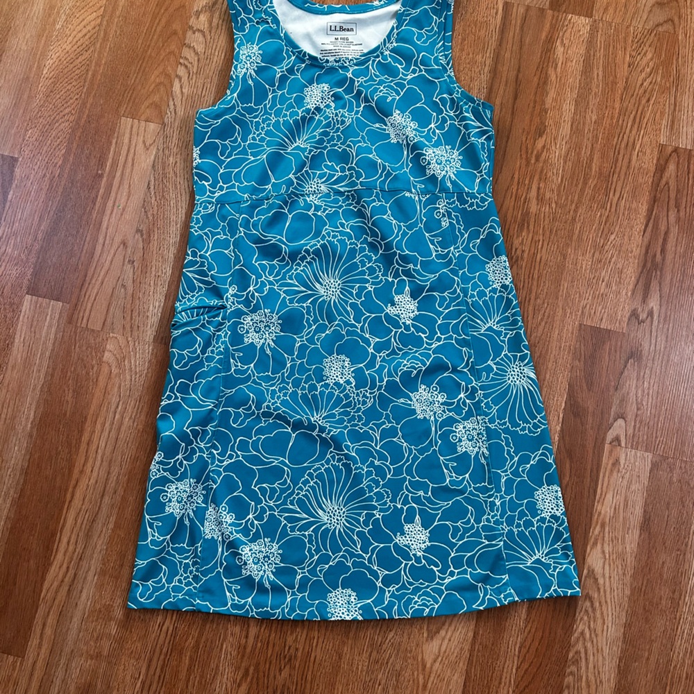 Active summer dress with a zippered pocket!
